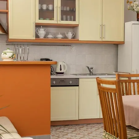 Terrace * Μακάρσκα